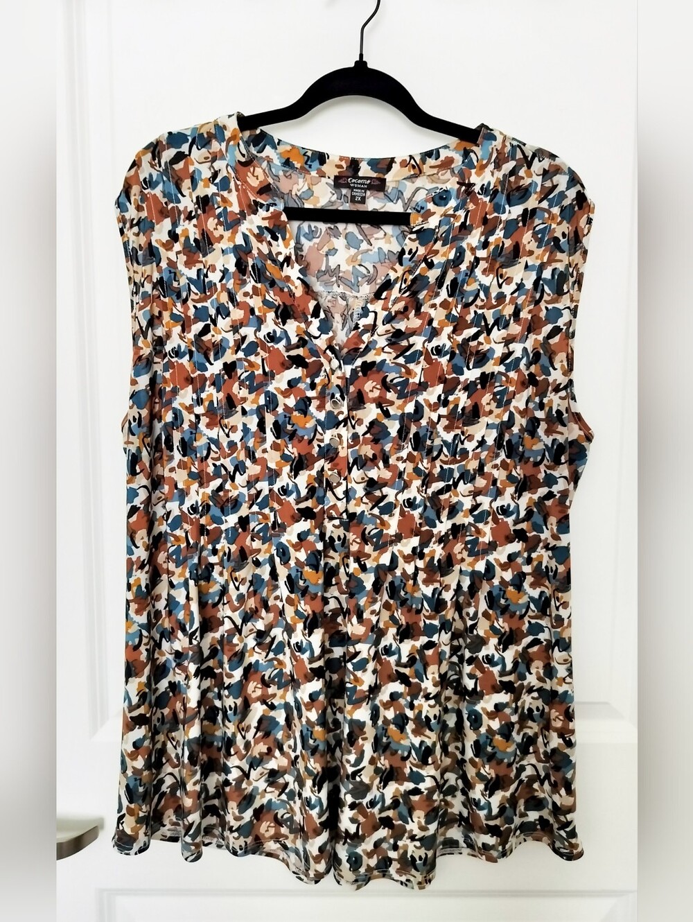 Cocomo Woman's 2X Abstract Print Sleeveless Pintuck Blouse  Earth Tones